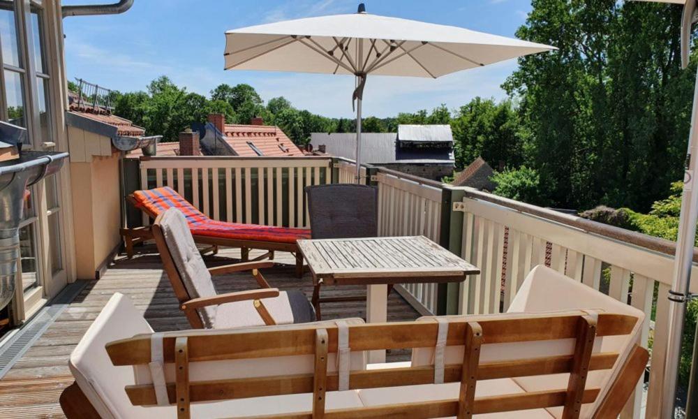Loggiahaus Am Schloss, 5 Ferienwohnungen, Teils Mit Schloss- Und Seeblick Rheinsberg Buitenkant foto