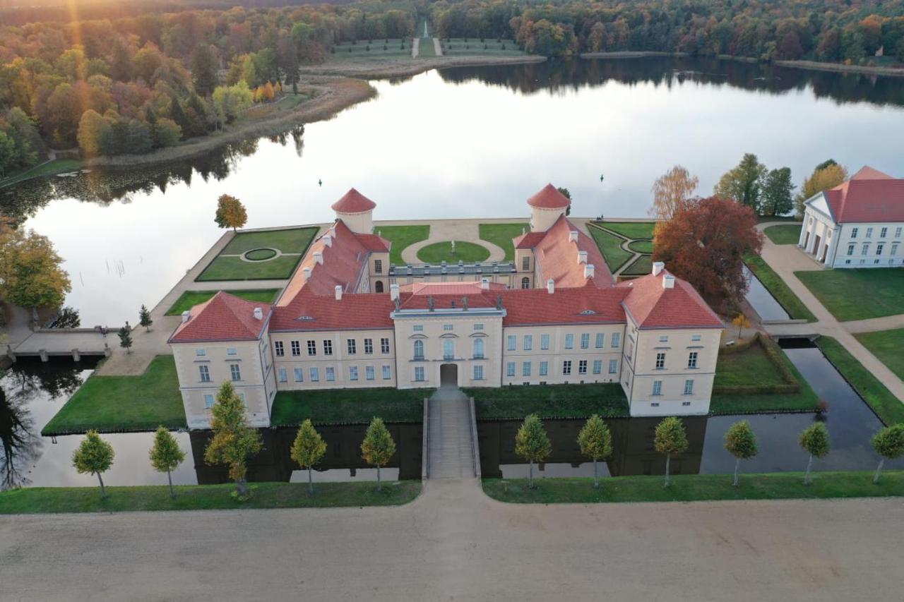 Loggiahaus Am Schloss, 5 Ferienwohnungen, Teils Mit Schloss- Und Seeblick Rheinsberg Buitenkant foto
